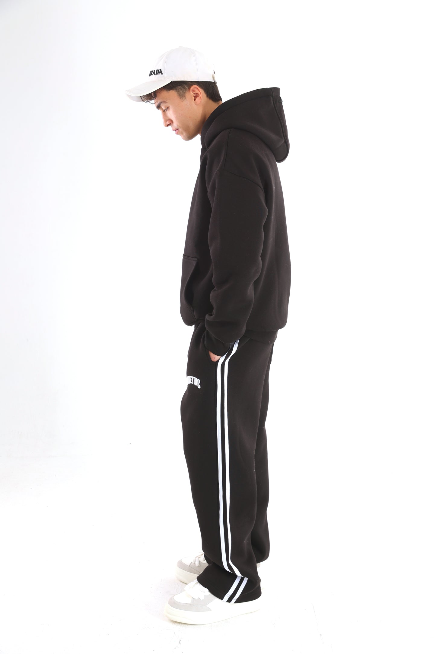 Linear 2.0 Black Sweatpants