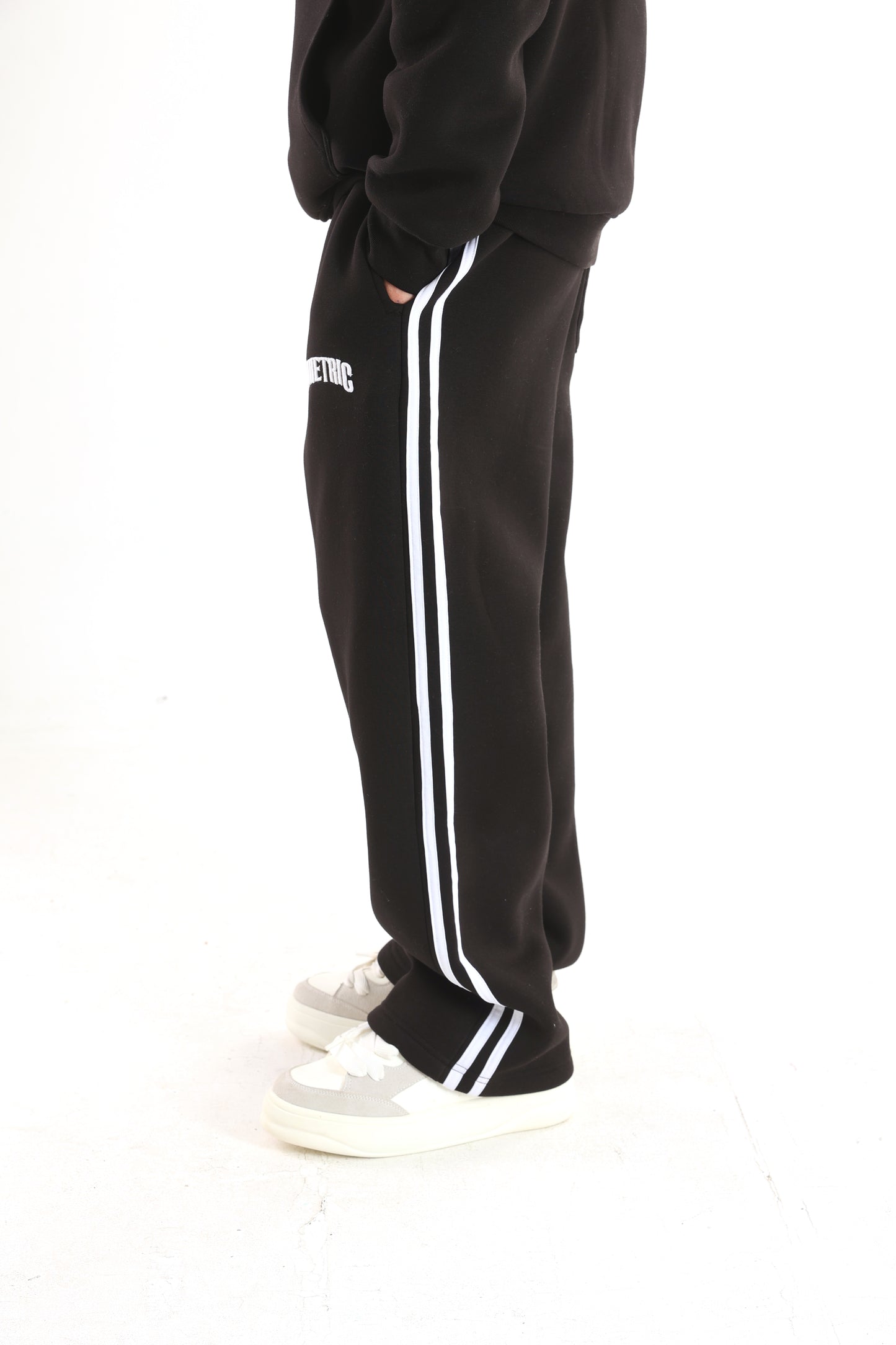 Linear 2.0 Black Sweatpants